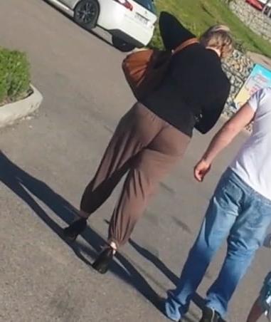 15P hot mom with tight pants string visible high heels vpl