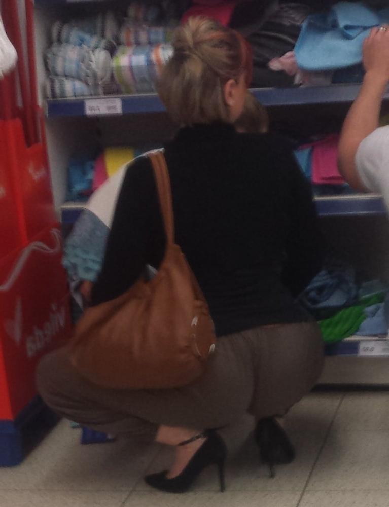 15P hot mom with tight pants string visible high heels vpl