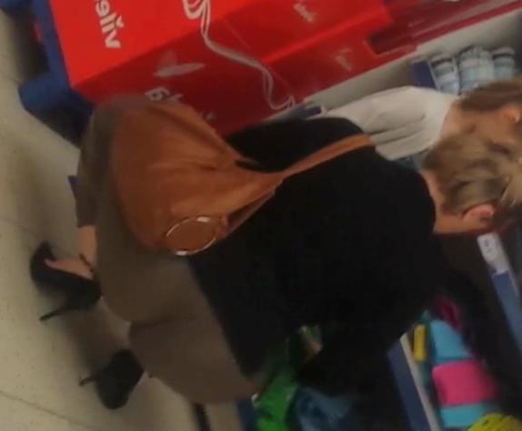 15P hot mom with tight pants string visible high heels vpl