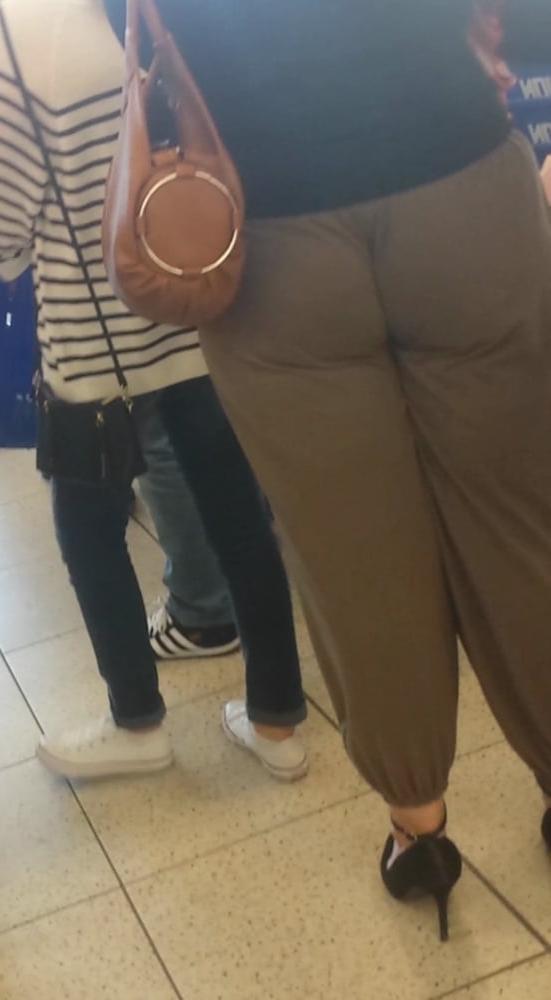 15P hot mom with tight pants string visible high heels vpl