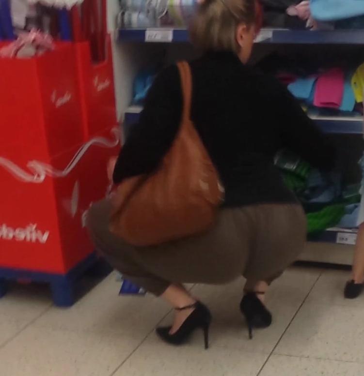 15P hot mom with tight pants string visible high heels vpl