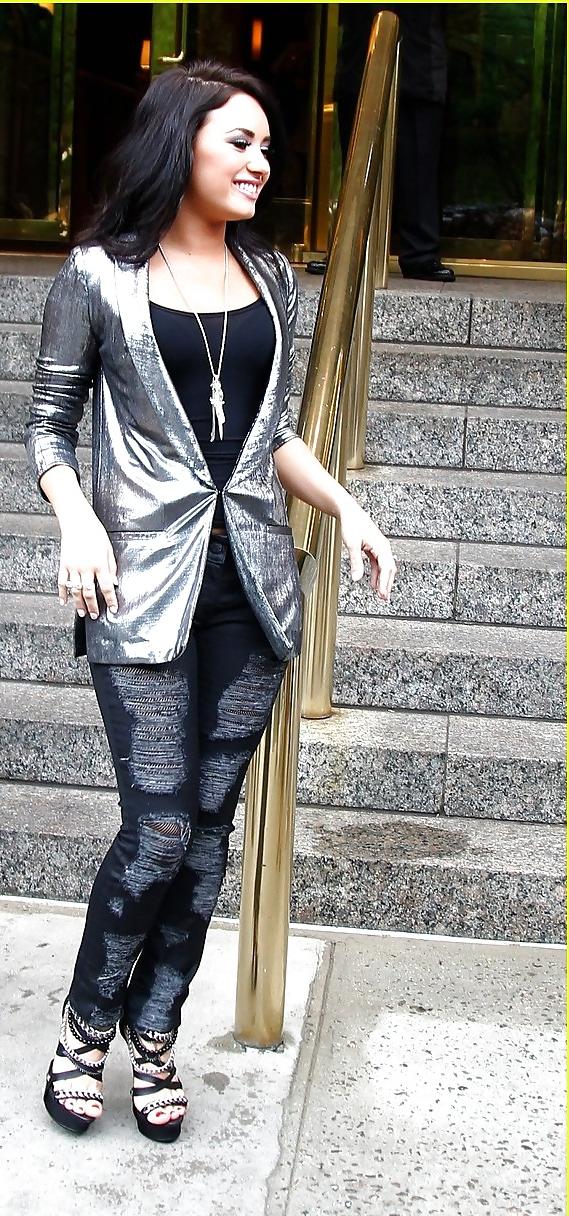 25P Demi Lovato Feet