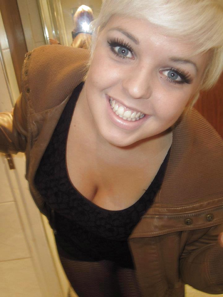 15P Hot young babes