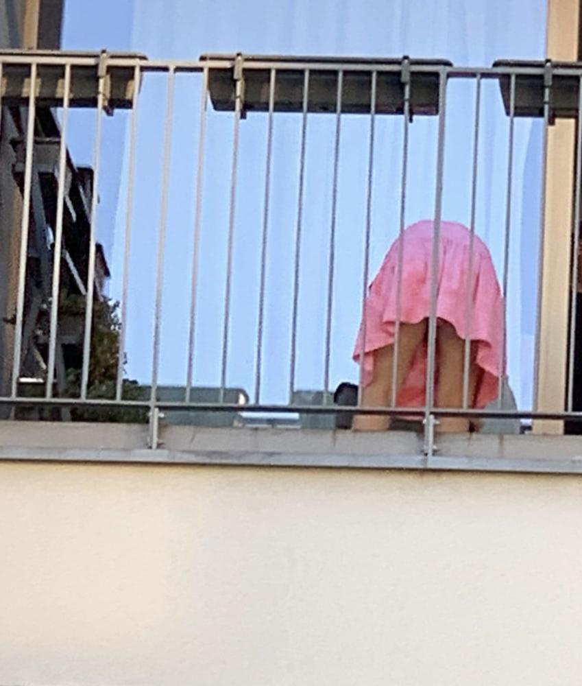 9P Neuer Nachbar auf dem Balkon