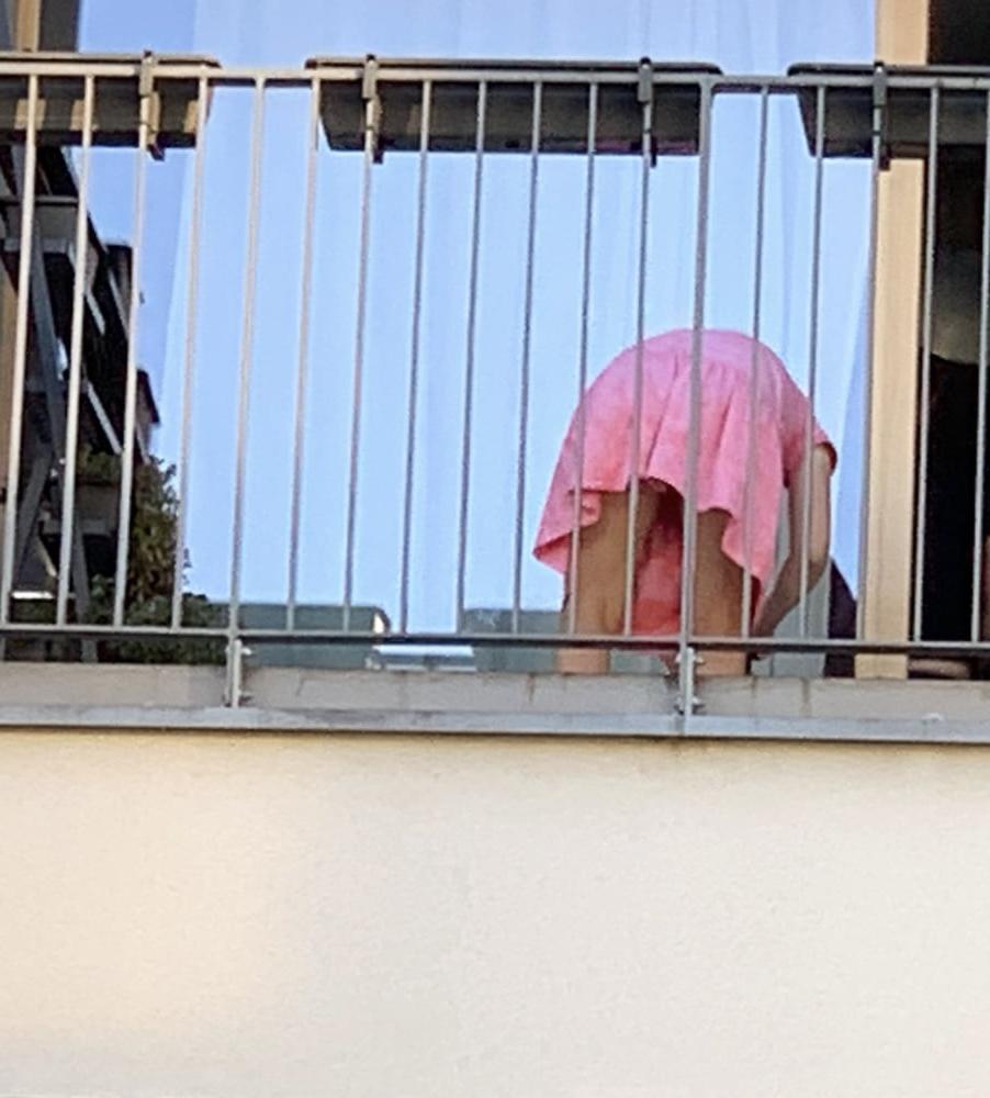 9P Neuer Nachbar auf dem Balkon