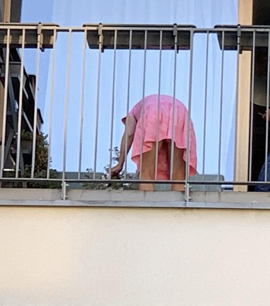 9P Neuer Nachbar auf dem Balkon
