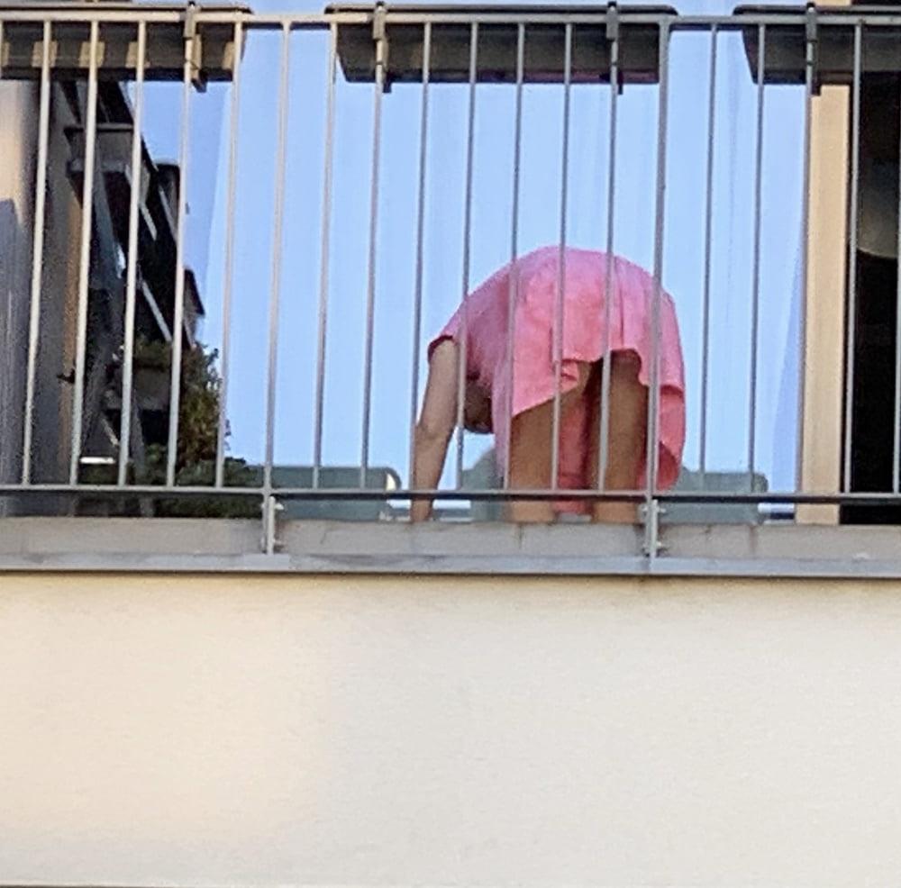 9P Neuer Nachbar auf dem Balkon