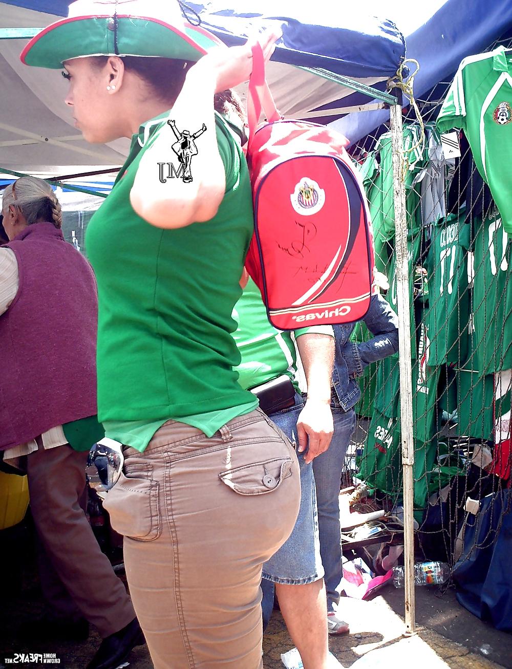 21P Thick Big Booty Latina