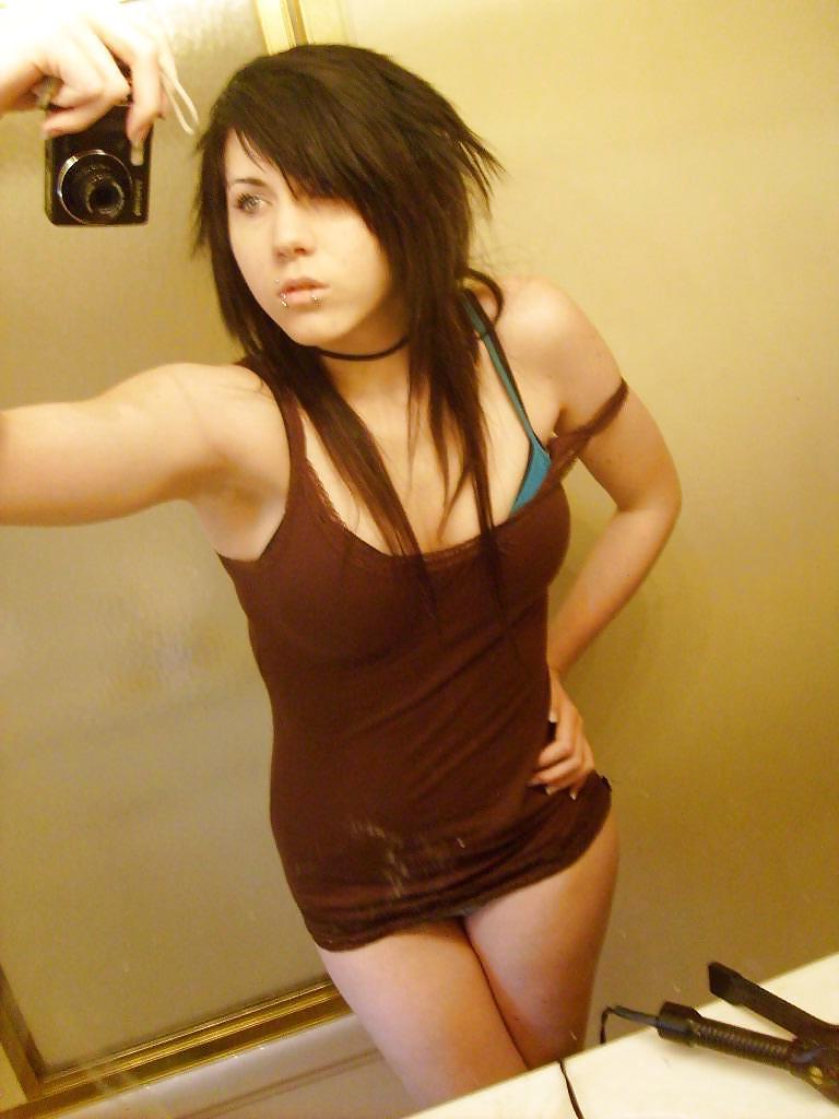 25P EMO HOTTIE