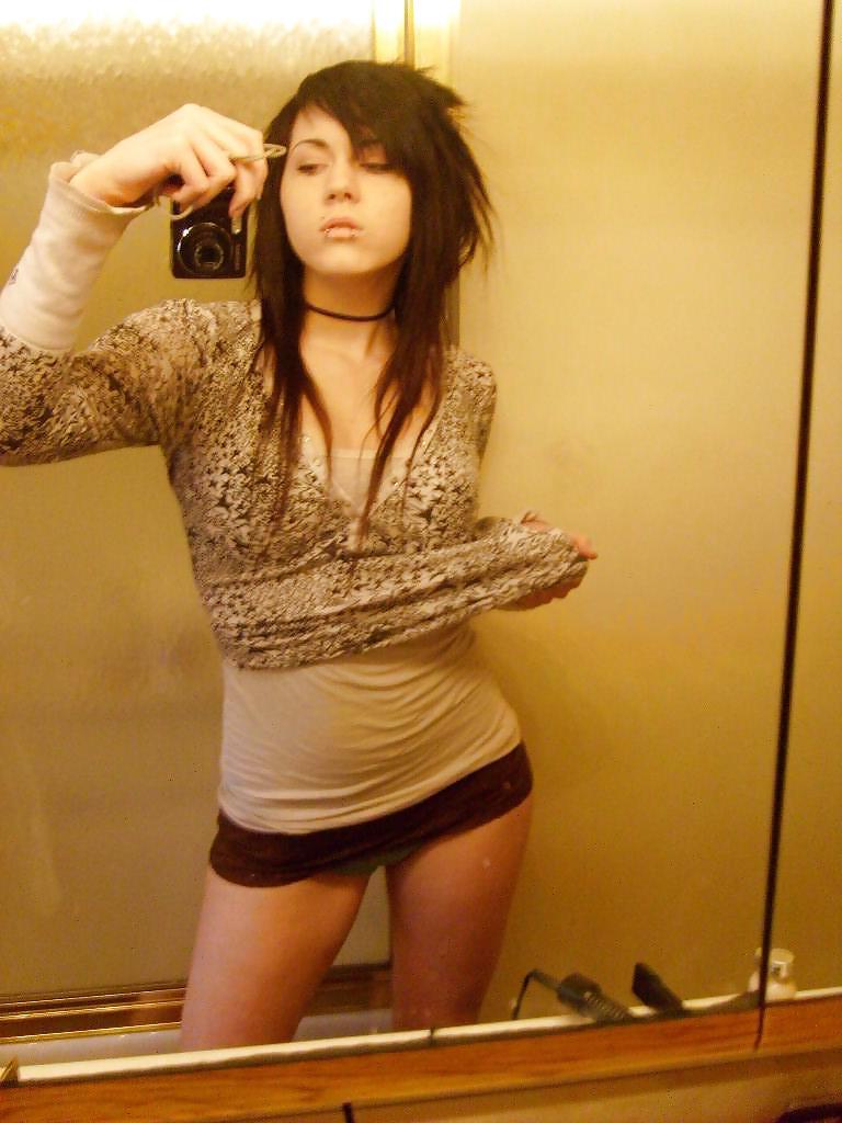 25P EMO HOTTIE