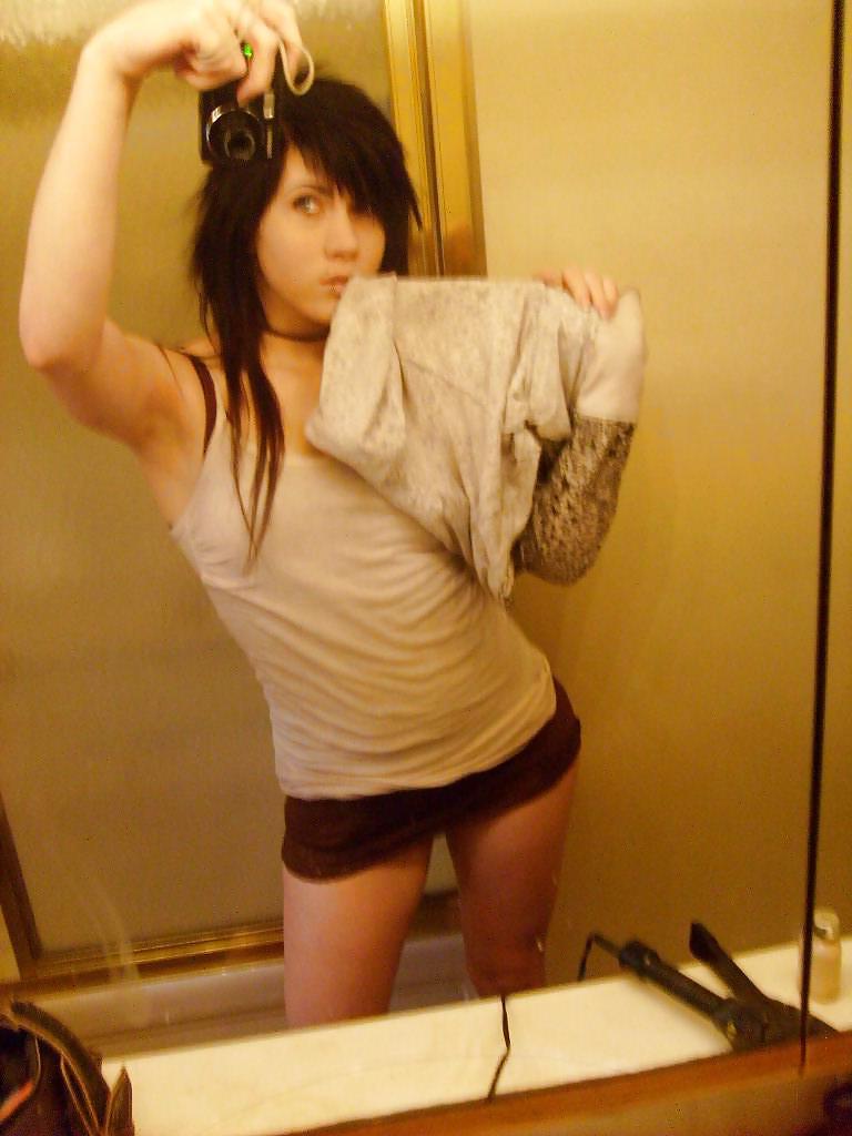 25P EMO HOTTIE