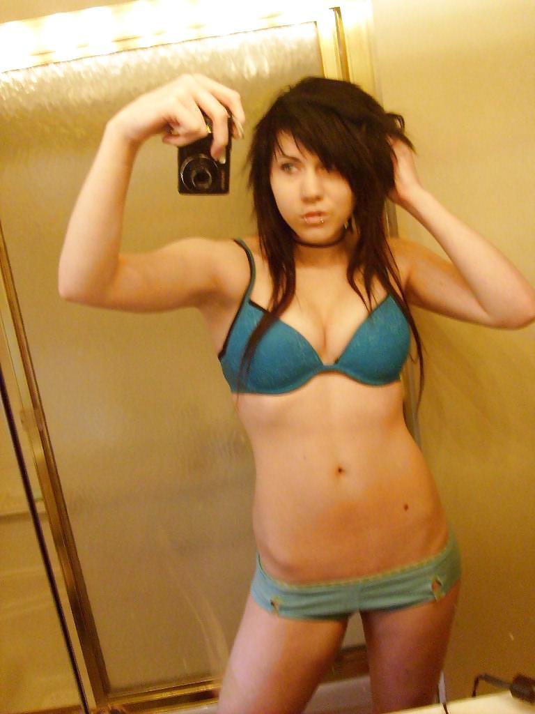 25P EMO HOTTIE