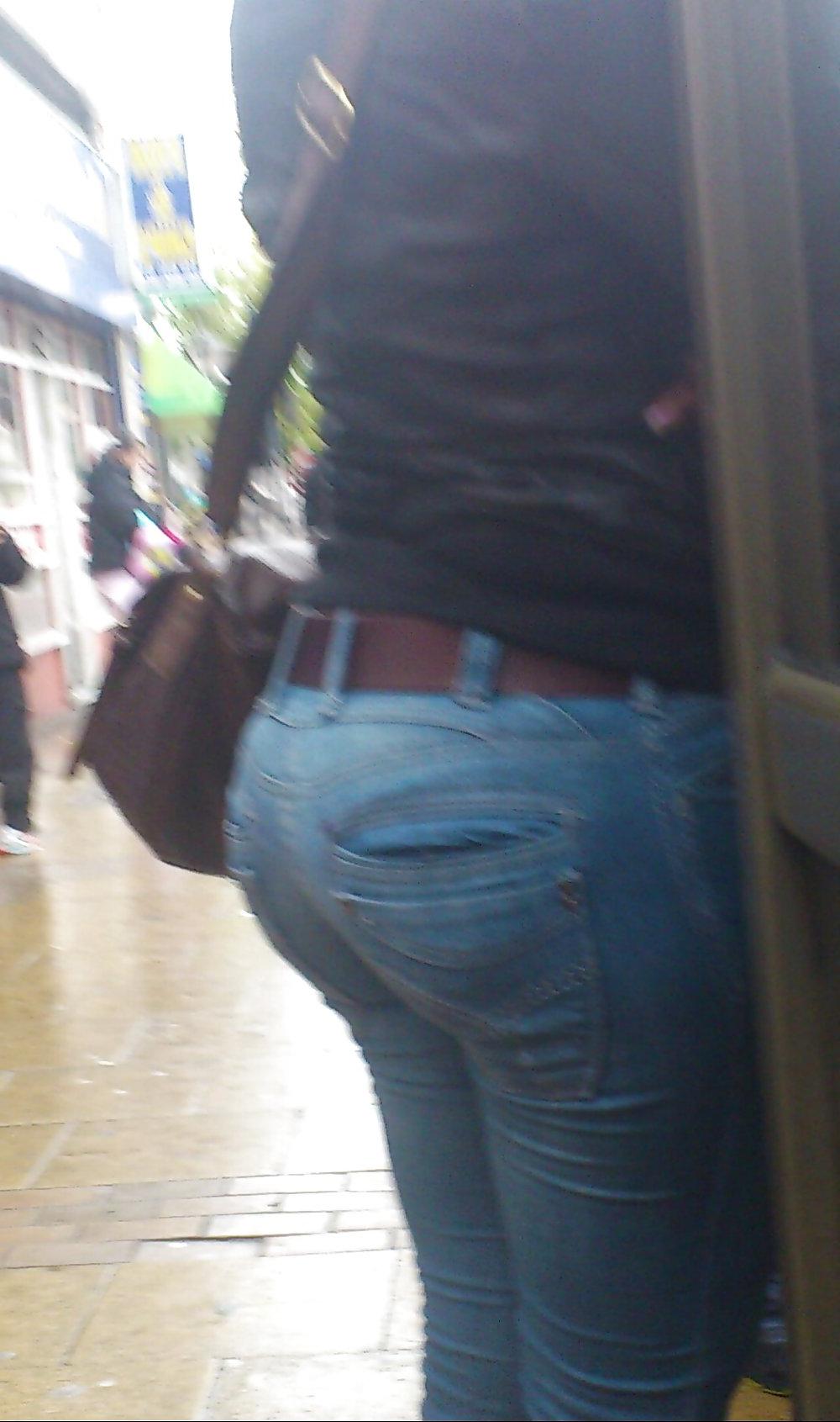 6P Voyeur Girl with an Apple Booty. 
