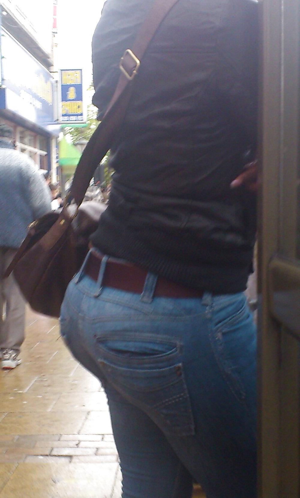 6P Voyeur Girl with an Apple Booty. 