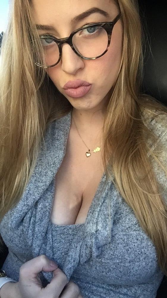 25P Slim &amp; Shapely Big Tit Teen Sucks Cock &amp; Gets Naked In Vegas