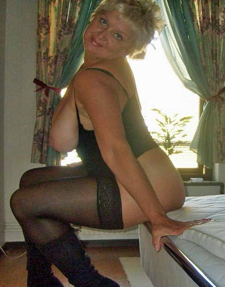 25P Hotwives 7