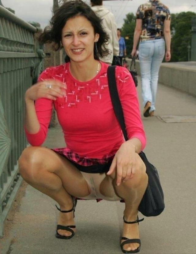 23P Matures Squatting Upskirts