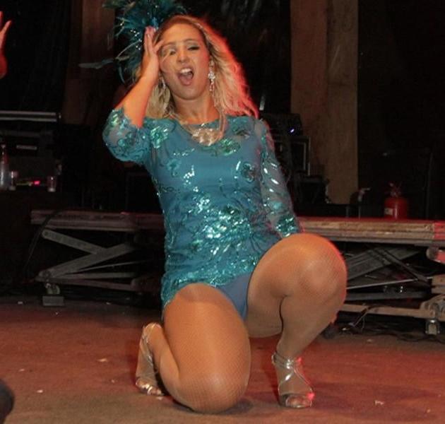 23P Matures Squatting Upskirts
