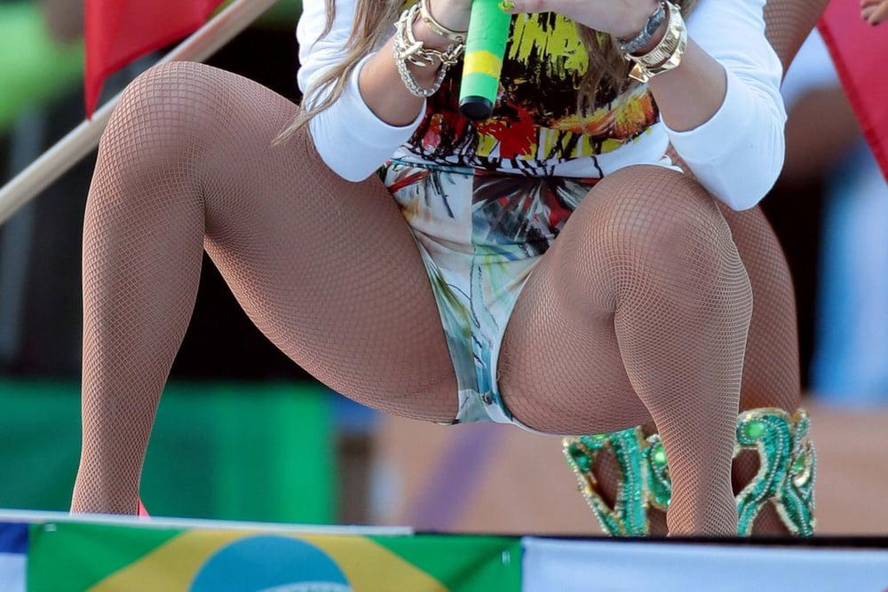 23P Matures Squatting Upskirts