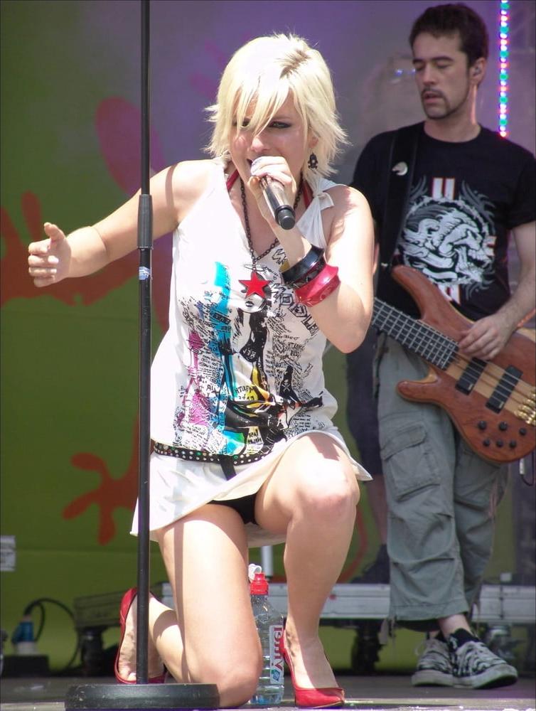 23P Matures Squatting Upskirts