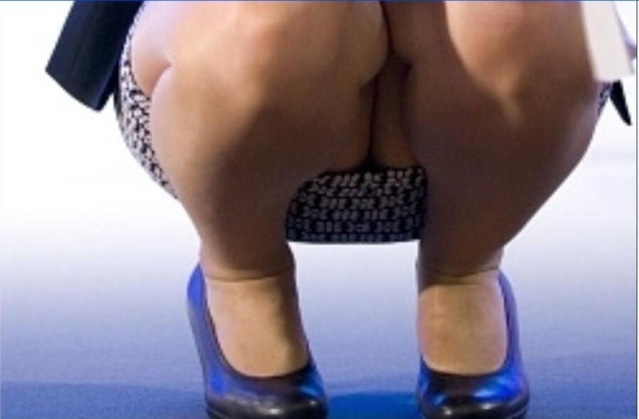 23P Matures Squatting Upskirts
