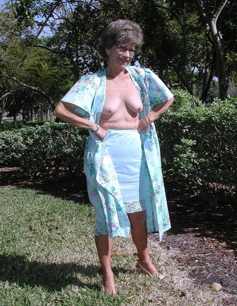 17P Wifes Exposed