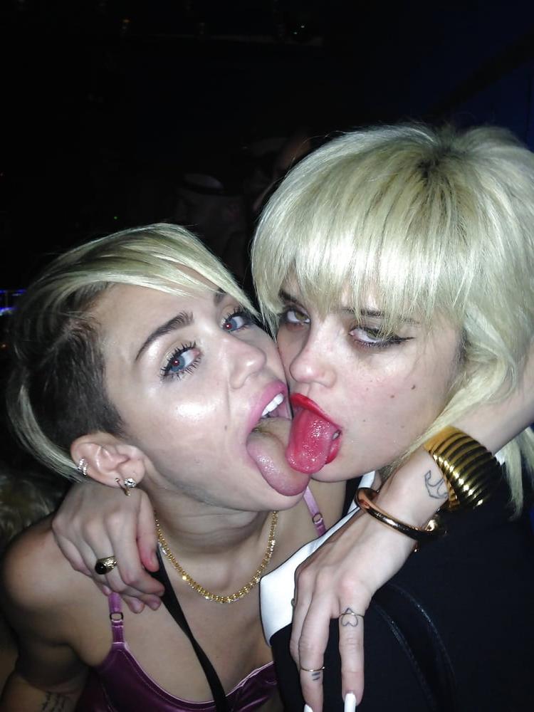 25P Miley Cyrus makes me cum everyday