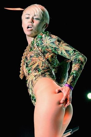 25P Miley Cyrus makes me cum everyday