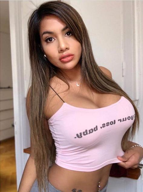 25P Big boobs Latina