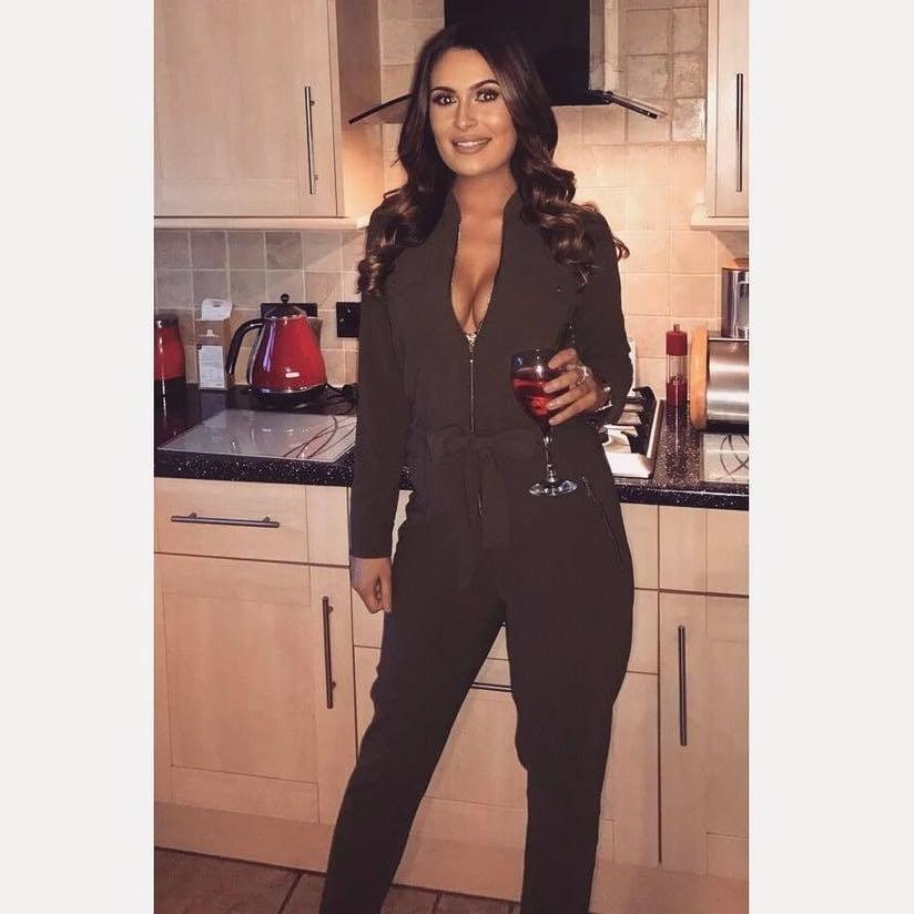 20P Beautiful Brunette Dani for cum and comments