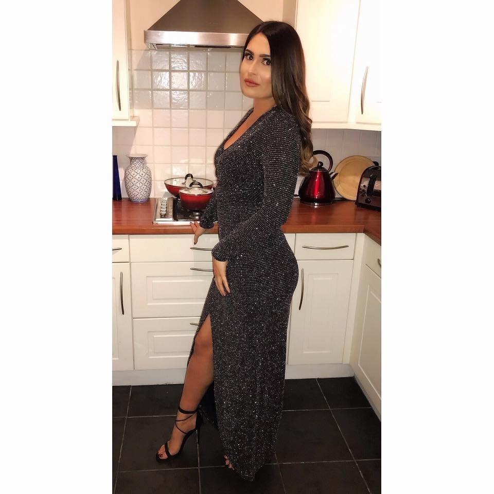 20P Beautiful Brunette Dani for cum and comments