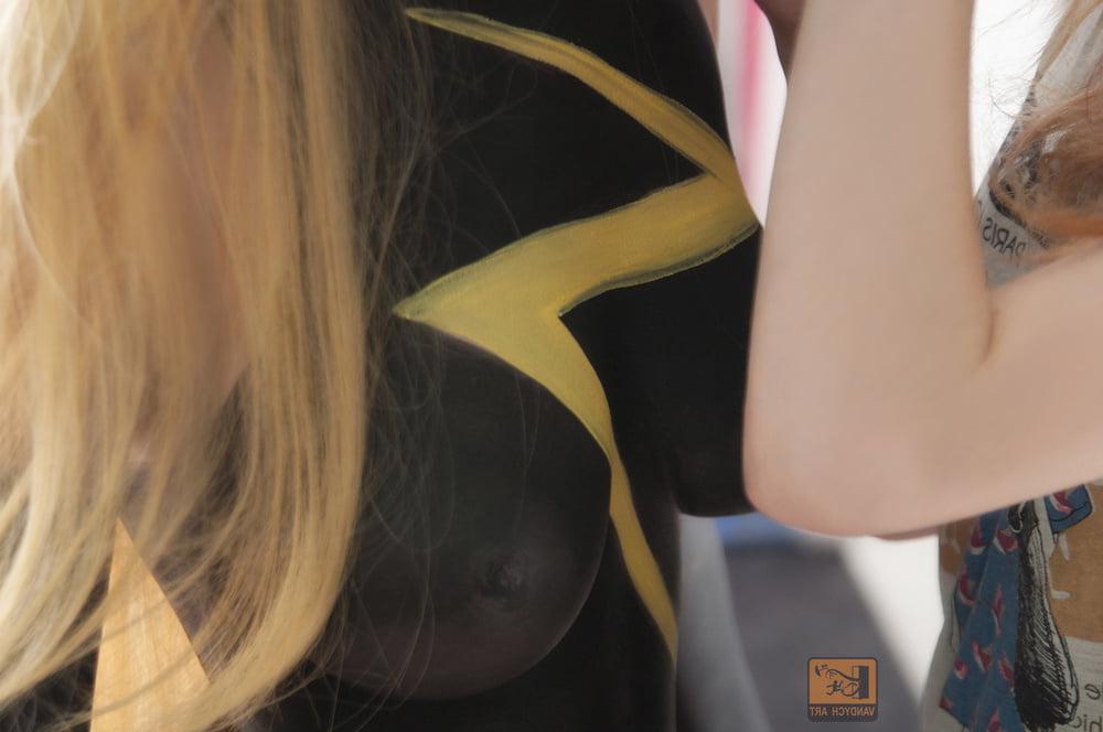 25P DHM - Miss Marvel Backstage