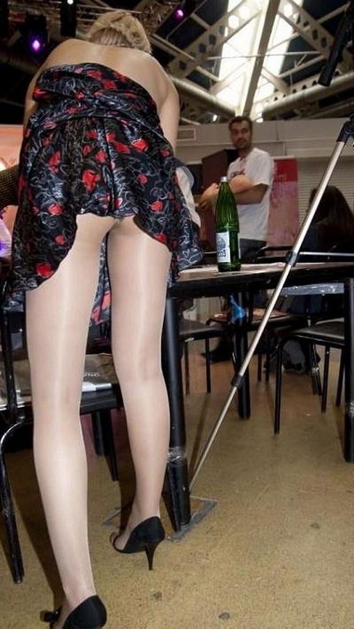 25P Mature Upskirts Low Angle