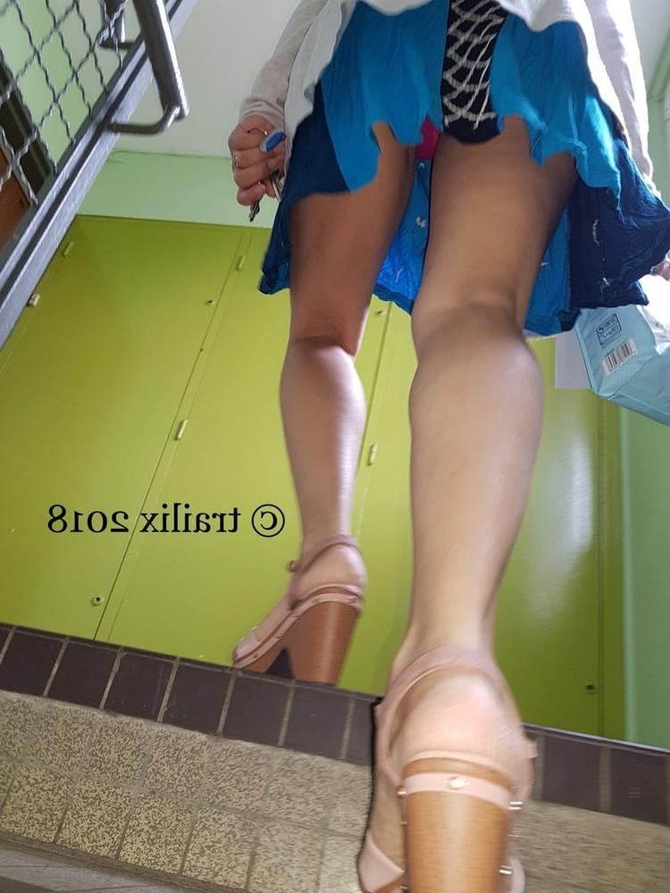 25P Mature Upskirts Low Angle