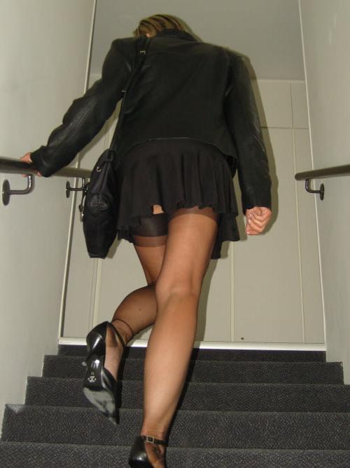 25P Mature Upskirts Low Angle