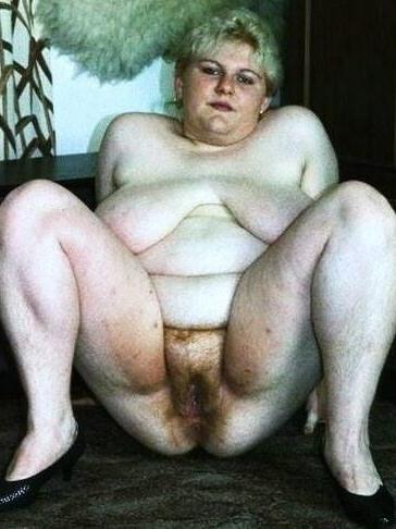22P Beautiful Hairy Mom 26