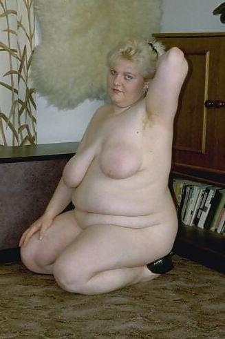 22P Beautiful Hairy Mom 26