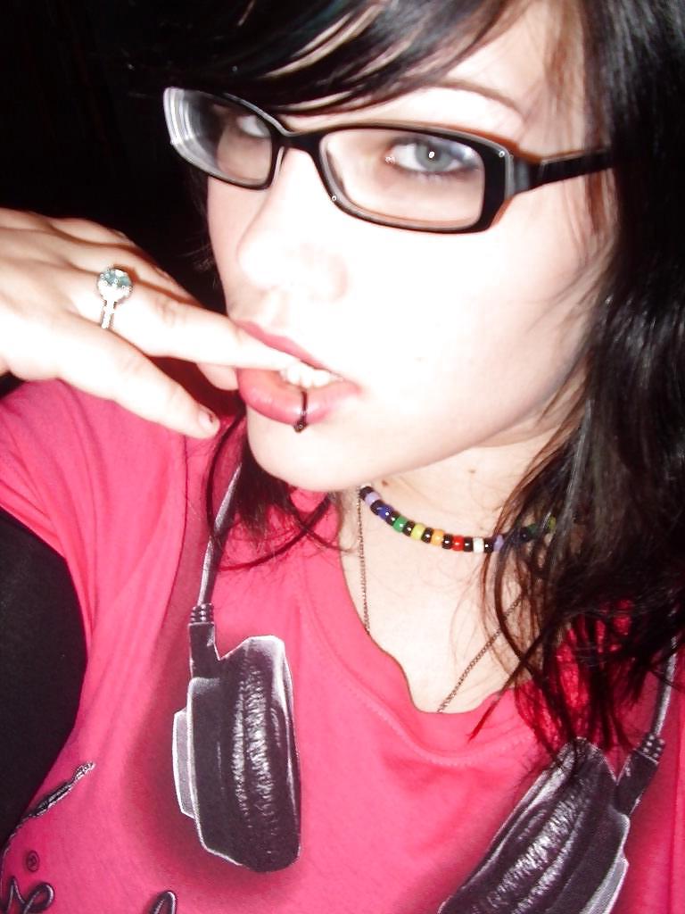 25P TWO HOT EMO GIRLS
