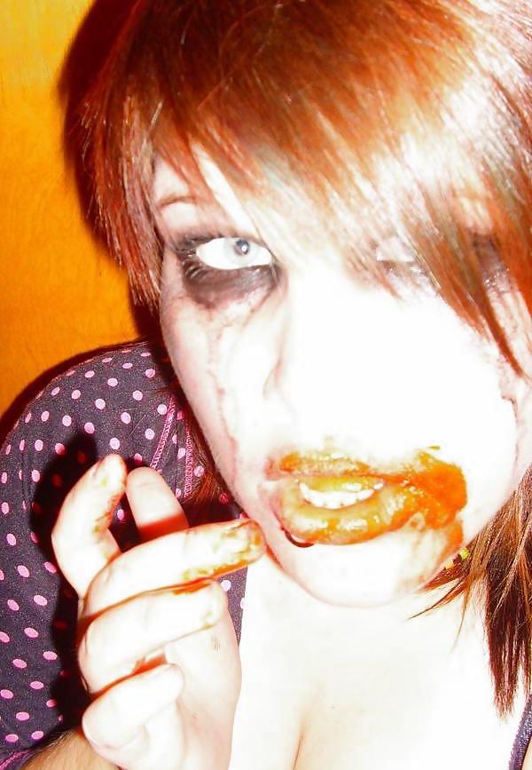 25P TWO HOT EMO GIRLS
