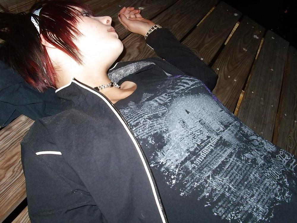 25P TWO HOT EMO GIRLS