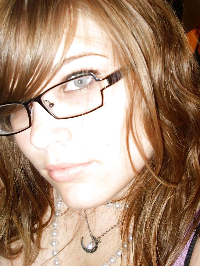 25P TWO HOT EMO GIRLS