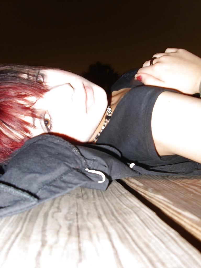 25P TWO HOT EMO GIRLS