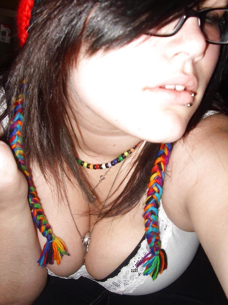 25P TWO HOT EMO GIRLS