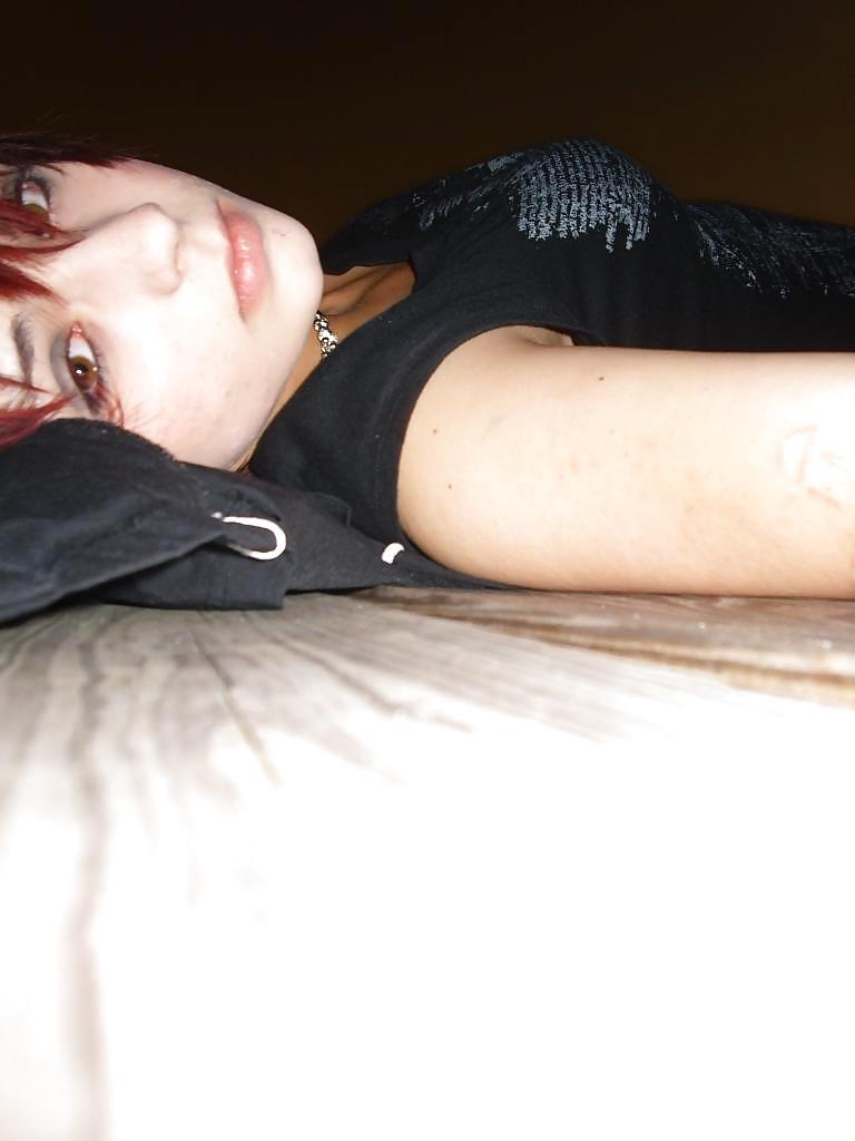 25P TWO HOT EMO GIRLS