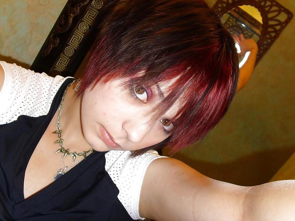 25P TWO HOT EMO GIRLS