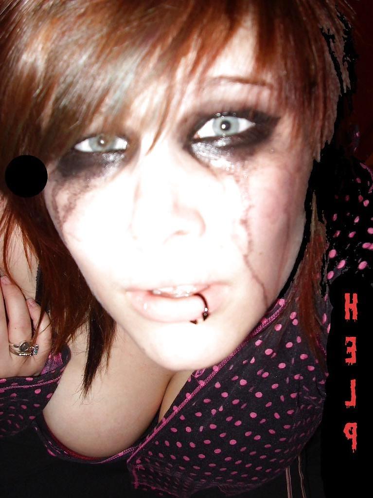 25P TWO HOT EMO GIRLS