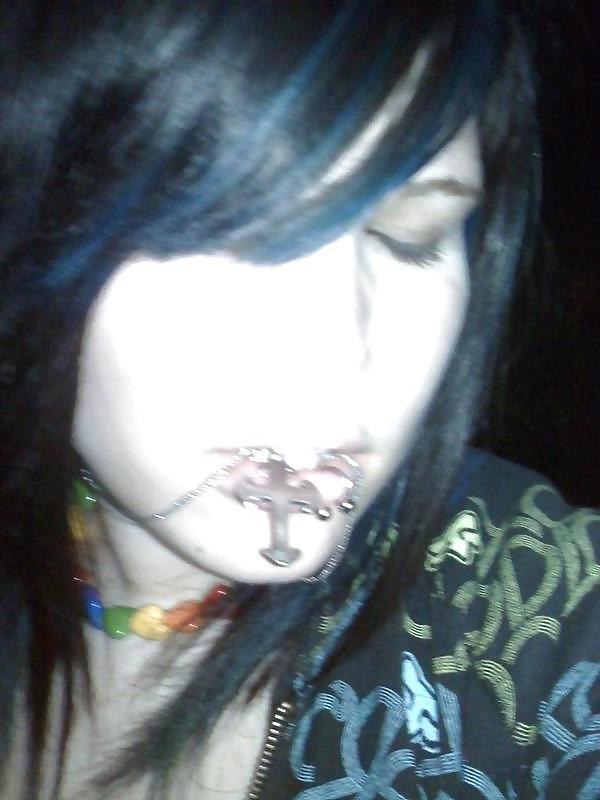 25P TWO HOT EMO GIRLS