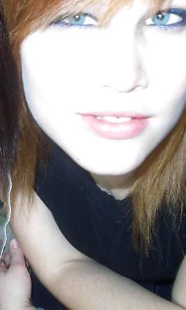 25P TWO HOT EMO GIRLS