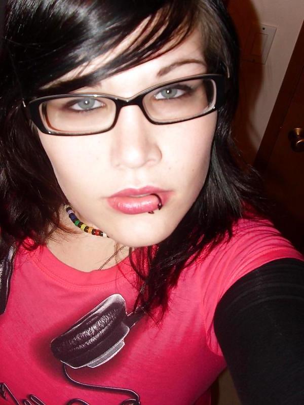 25P TWO HOT EMO GIRLS