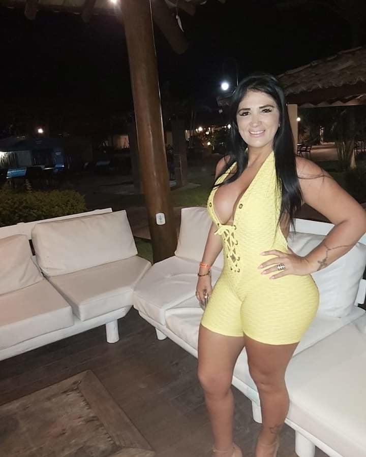 25P Big Booty Girls In Slutty Dresses and Thong Asses